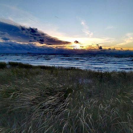 Melnrage Beach Cozy Apartments & Terrace - Pine View Sea Entry Klaipėda Esterno foto